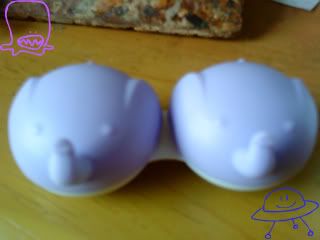 the da xiang lens case...it purple in colour but donno why it blue here
