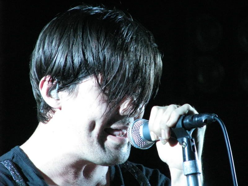 IMAGE: http://i80.photobucket.com/albums/j164/swaybee/Grinspoon%20Hallem/IMG_0193.jpg