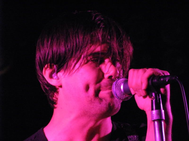 IMAGE: http://i80.photobucket.com/albums/j164/swaybee/Grinspoon%20Hallem/IMG_0199.jpg