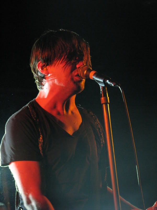 IMAGE: http://i80.photobucket.com/albums/j164/swaybee/Grinspoon%20Hallem/IMG_0304.jpg