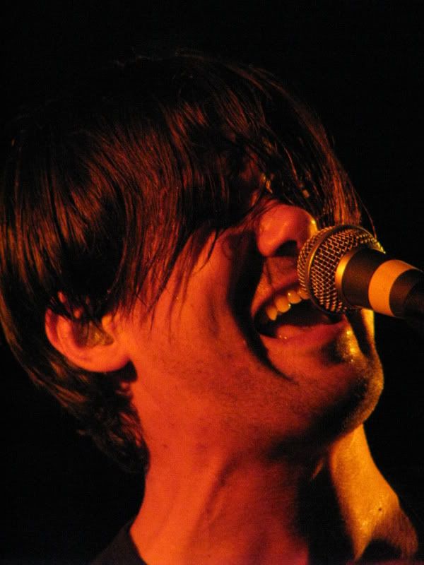 IMAGE: http://i80.photobucket.com/albums/j164/swaybee/Grinspoon%20Hallem/IMG_0305.jpg