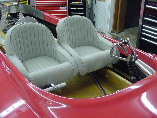 seatsgrabbarsteeringwheel.jpg