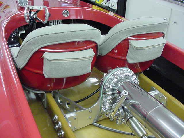 vdriveseatsandsteeringwheelfromleft.jpg