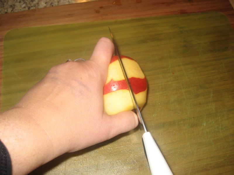 align knife to knuckles to slice apples