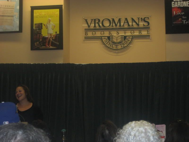 Jennifer Weiner at podium at Vroman's bookstore