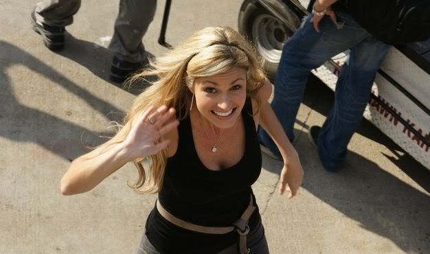 Erin Andrews Waving Pictures, Images and Photos