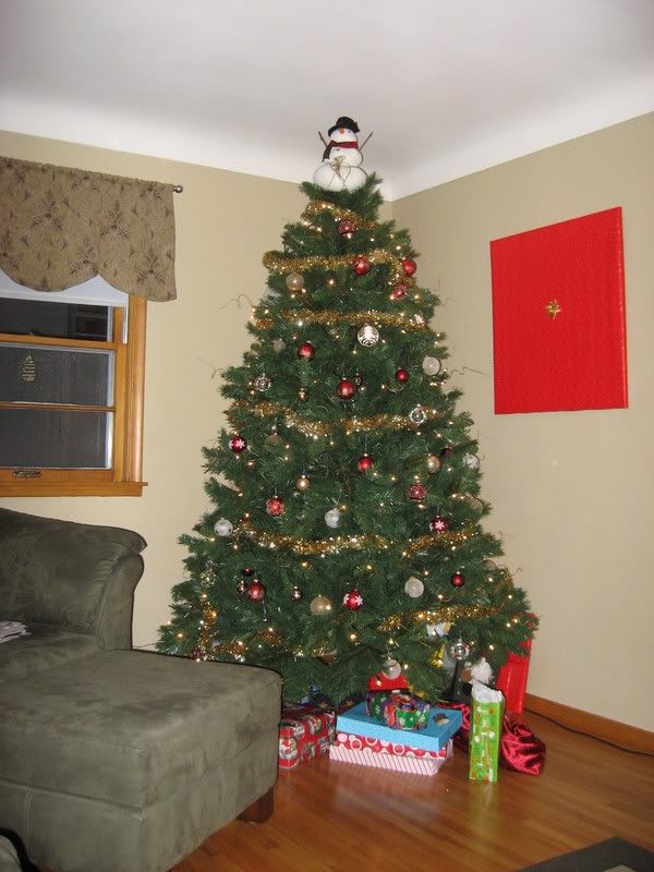 http://i80.photobucket.com/albums/j192/joleneanderson24/07Christmastree4.jpg